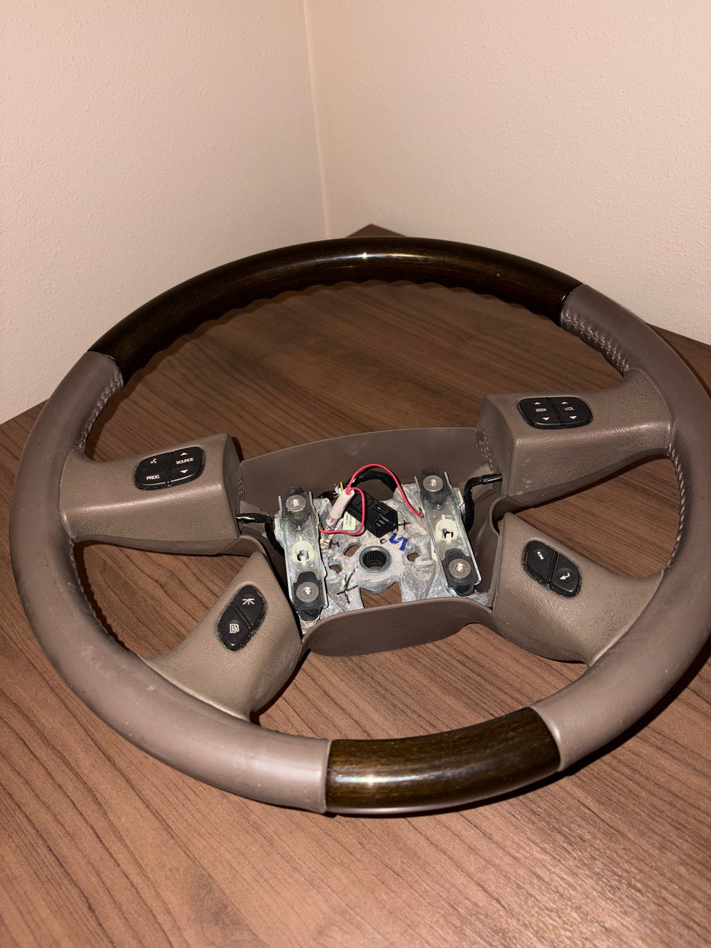 Brown with Deep Brown woodgrain steering wheel